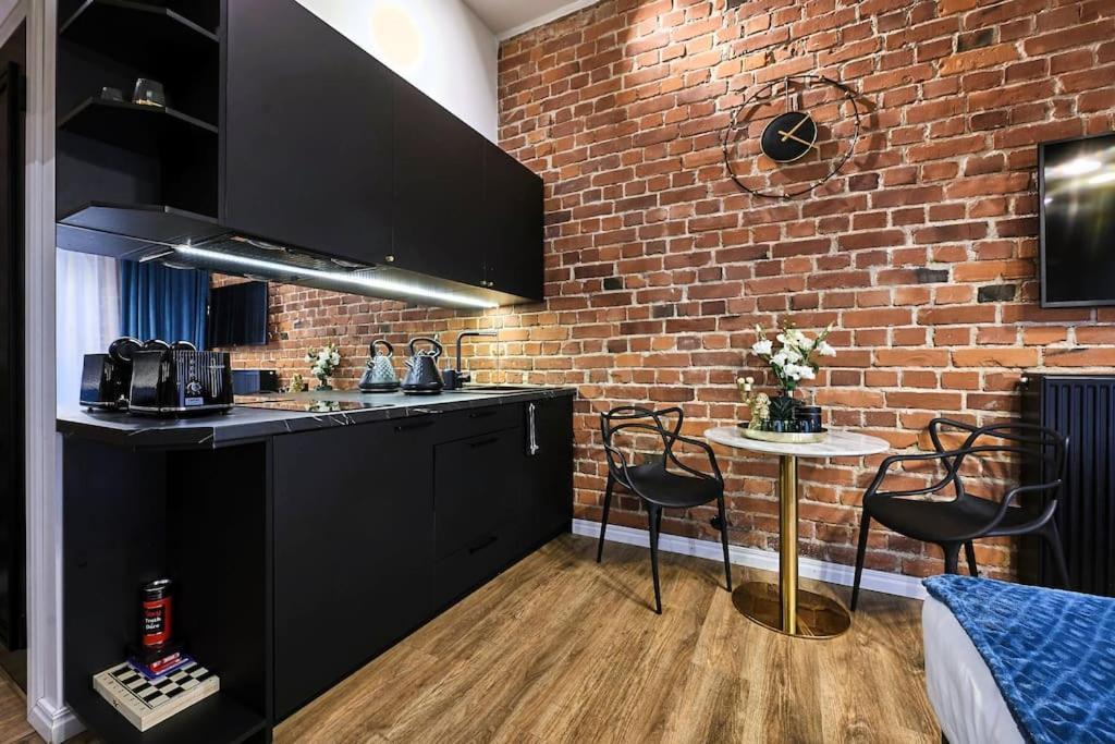 Urban-Glam City Centre Studio With A Gym And Terrace Tallinn Eksteriør billede